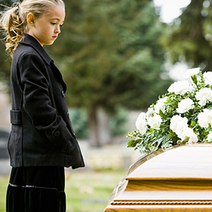 Брать ли ребенка на похороны?